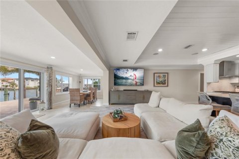 House in Clearwater, Florida 4 bedrooms, 258.27 sq.m. № 2399250 - photo 9