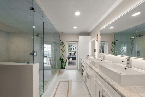 House in Clearwater, Florida 4 bedrooms, 258.27 sq.m. № 2399250 - photo 24