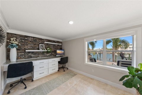 House in Clearwater, Florida 4 bedrooms, 258.27 sq.m. № 2399250 - photo 21