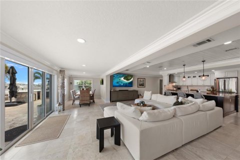 House in Clearwater, Florida 4 bedrooms, 258.27 sq.m. № 2399250 - photo 16