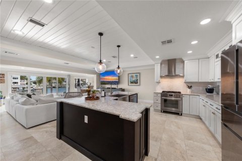 House in Clearwater, Florida 4 bedrooms, 258.27 sq.m. № 2399250 - photo 18
