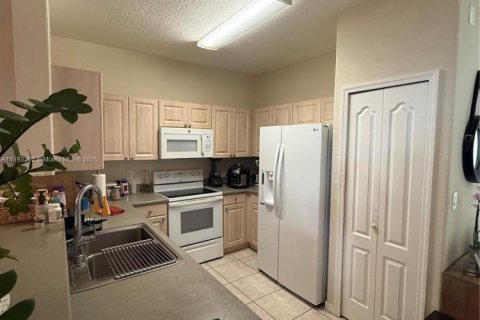 Touwnhouse à vendre à Doral, Floride: 3 chambres, 142.42 m2 № 1945261 - photo 9