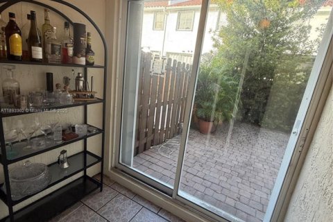 Touwnhouse à vendre à Doral, Floride: 3 chambres, 142.42 m2 № 1945261 - photo 16
