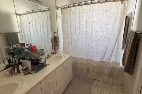 Touwnhouse à vendre à Doral, Floride: 3 chambres, 142.42 m2 № 1945261 - photo 30