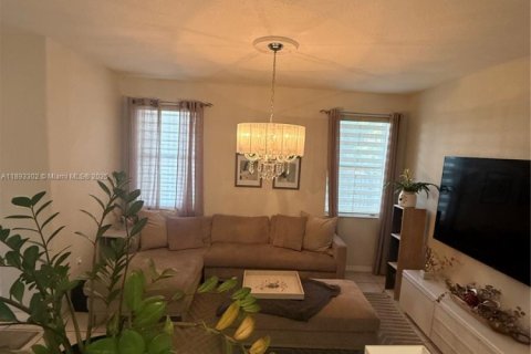 Touwnhouse à vendre à Doral, Floride: 3 chambres, 142.42 m2 № 1945261 - photo 13