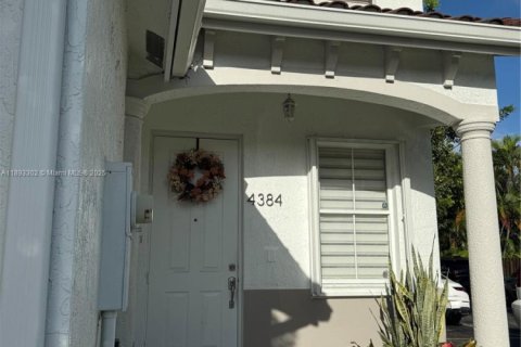 Touwnhouse à vendre à Doral, Floride: 3 chambres, 142.42 m2 № 1945261 - photo 2