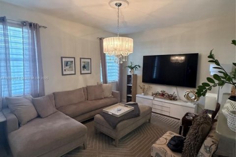 Touwnhouse à vendre à Doral, Floride: 3 chambres, 142.42 m2 № 1945261 - photo 8