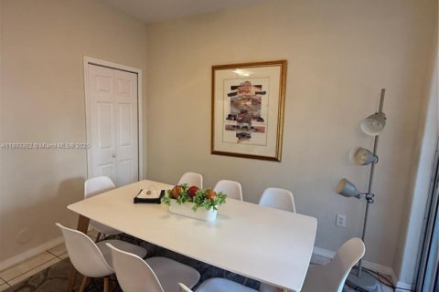 Touwnhouse à vendre à Doral, Floride: 3 chambres, 142.42 m2 № 1945261 - photo 17