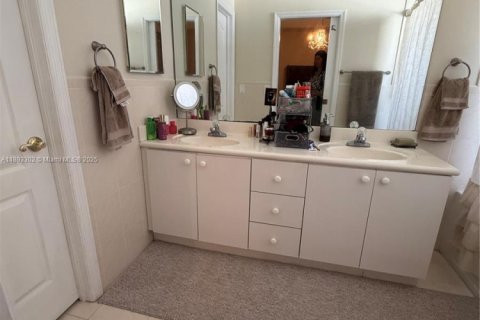 Touwnhouse à vendre à Doral, Floride: 3 chambres, 142.42 m2 № 1945261 - photo 27