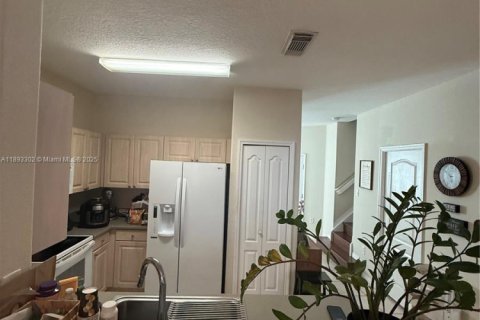Touwnhouse à vendre à Doral, Floride: 3 chambres, 142.42 m2 № 1945261 - photo 6