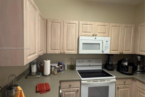 Touwnhouse à vendre à Doral, Floride: 3 chambres, 142.42 m2 № 1945261 - photo 12