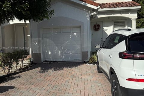 Touwnhouse à vendre à Doral, Floride: 3 chambres, 142.42 m2 № 1945261 - photo 1