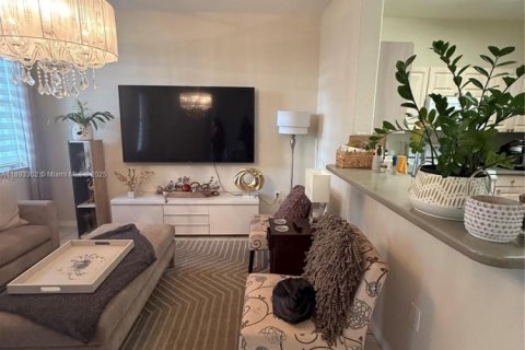 Touwnhouse à vendre à Doral, Floride: 3 chambres, 142.42 m2 № 1945261 - photo 7