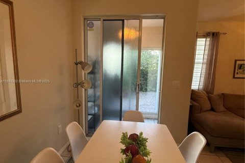 Touwnhouse à vendre à Doral, Floride: 3 chambres, 142.42 m2 № 1945261 - photo 18