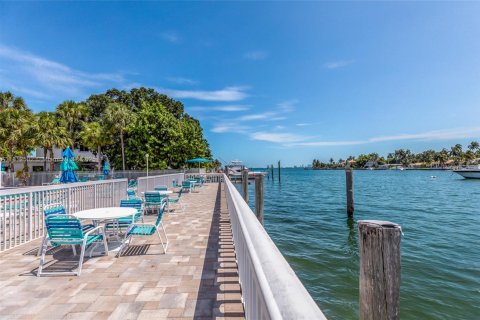 Condo in North Bay Village, Florida, 1 bedroom  № 1788917 - photo 14