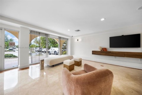 Condo in North Bay Village, Florida, 1 bedroom  № 1788917 - photo 9