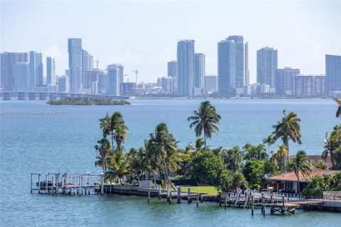 Condo in North Bay Village, Florida, 1 bedroom  № 1788917 - photo 16
