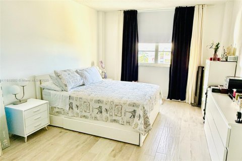 Condo in North Bay Village, Florida, 1 bedroom  № 1788917 - photo 3
