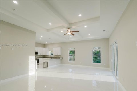 House in Lehigh Acres, Florida 4 bedrooms № 1861993 - photo 4