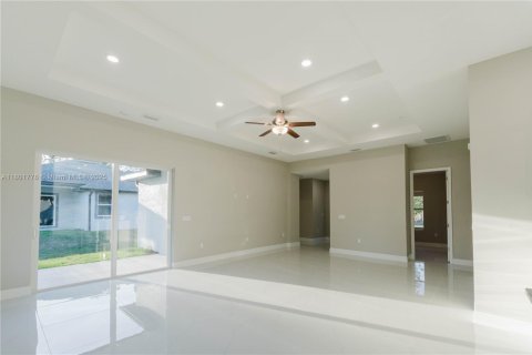 House in Lehigh Acres, Florida 4 bedrooms № 1861993 - photo 5