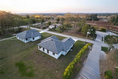 House in Lehigh Acres, Florida 4 bedrooms № 1861993 - photo 7