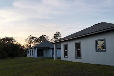 House in Lehigh Acres, Florida 4 bedrooms № 1861993 - photo 9