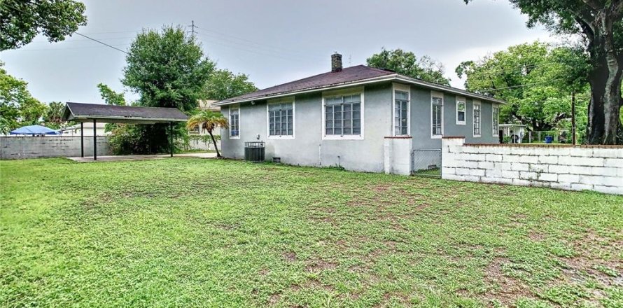 House in Tampa, Florida 3 bedrooms, 121.33 sq.m. № 2379014