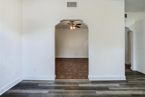 House in Tampa, Florida 3 bedrooms, 121.33 sq.m. № 2379014 - photo 12