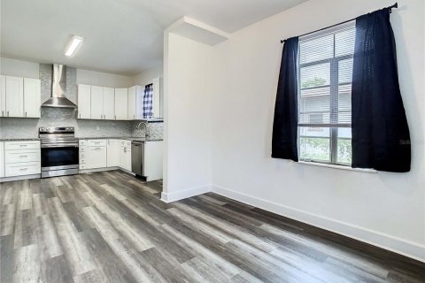 House in Tampa, Florida 3 bedrooms, 121.33 sq.m. № 2379014 - photo 8