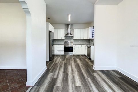 House in Tampa, Florida 3 bedrooms, 121.33 sq.m. № 2379014 - photo 9
