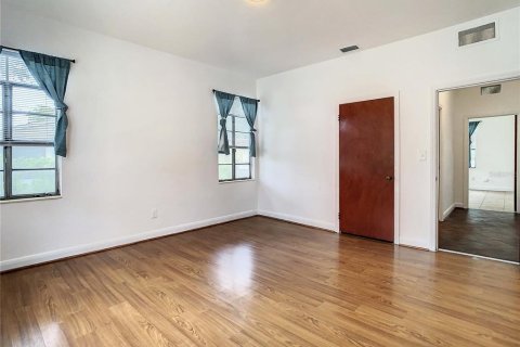 House in Tampa, Florida 3 bedrooms, 121.33 sq.m. № 2379014 - photo 24