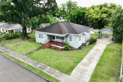 House in Tampa, Florida 3 bedrooms, 121.33 sq.m. № 2379014 - photo 2