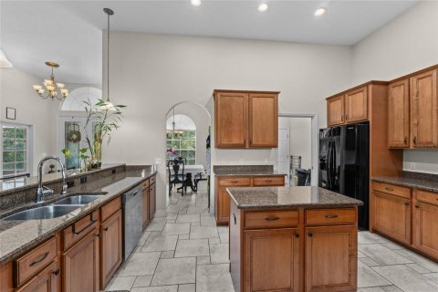 House in Plant City, Florida 3 bedrooms, 237.64 sq.m. № 1834571 - photo 13