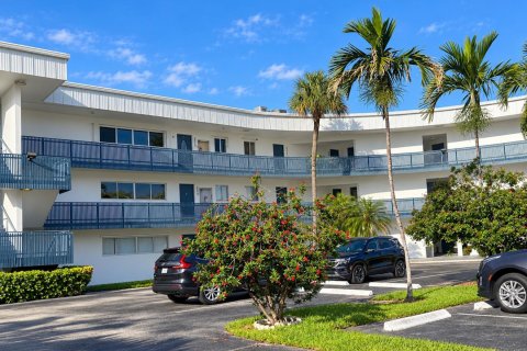 Condo in Lantana, Florida, 2 bedrooms  № 2290023