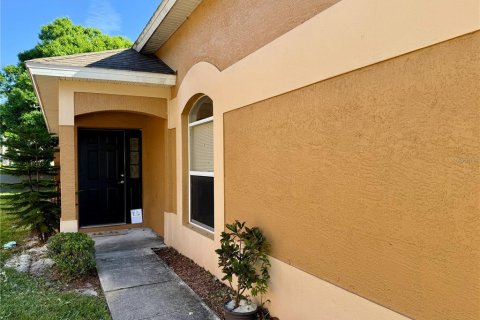 Villa ou maison à louer à Winter Springs, Floride: 3 chambres, 163.51 m2 № 2094651 - photo 2