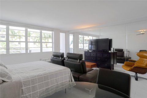 Copropriété à louer à Miami Beach, Floride: 49.7 m2 № 2183588 - photo 4