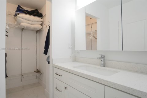 Copropriété à louer à Miami Beach, Floride: 49.7 m2 № 2183588 - photo 12
