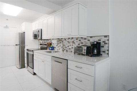Copropriété à louer à Miami Beach, Floride: 49.7 m2 № 2183588 - photo 7