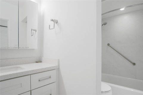 Copropriété à louer à Miami Beach, Floride: 49.7 m2 № 2183588 - photo 11