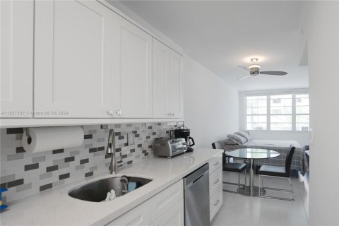 Copropriété à louer à Miami Beach, Floride: 49.7 m2 № 2183588 - photo 8