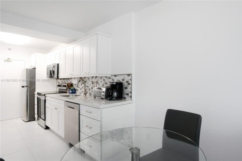 Copropriété à louer à Miami Beach, Floride: 49.7 m2 № 2183588 - photo 9
