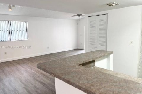 Снять в аренду кондоминиум в Санрайз, Флорида 3 спальни, 112.97м2, № 1963481 - фото 6