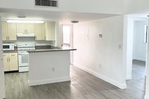 Снять в аренду кондоминиум в Санрайз, Флорида 3 спальни, 112.97м2, № 1963481 - фото 5