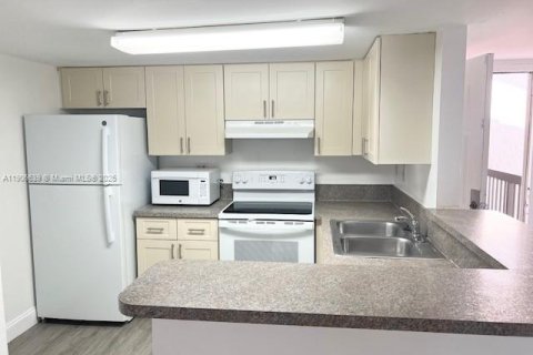 Снять в аренду кондоминиум в Санрайз, Флорида 3 спальни, 112.97м2, № 1963481 - фото 3