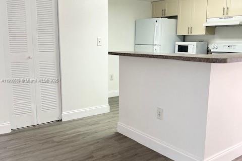 Снять в аренду кондоминиум в Санрайз, Флорида 3 спальни, 112.97м2, № 1963481 - фото 4