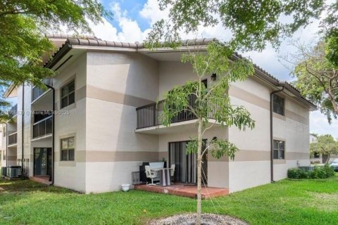 Снять в аренду кондоминиум в Санрайз, Флорида 3 спальни, 112.97м2, № 1963481 - фото 1