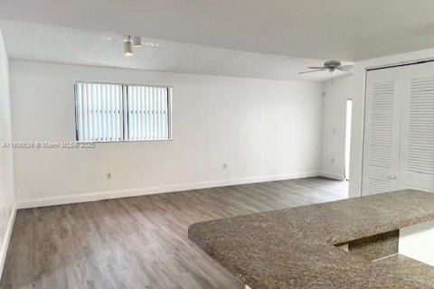 Снять в аренду кондоминиум в Санрайз, Флорида 3 спальни, 112.97м2, № 1963481 - фото 7