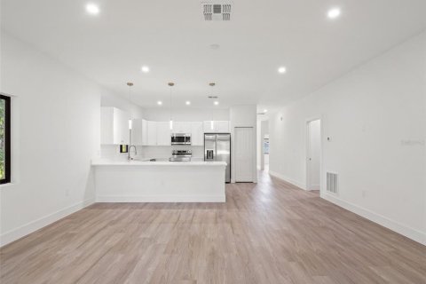 Casa en venta en Apopka, Florida, 4 dormitorios, 178.74 m2 № 2236824 - foto 15