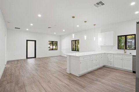Casa en venta en Apopka, Florida, 4 dormitorios, 178.74 m2 № 2236824 - foto 10