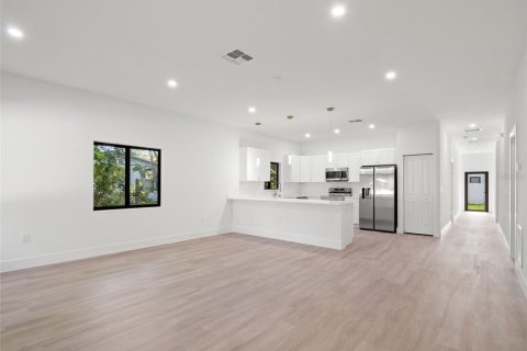 Casa en venta en Apopka, Florida, 4 dormitorios, 178.74 m2 № 2236824 - foto 16